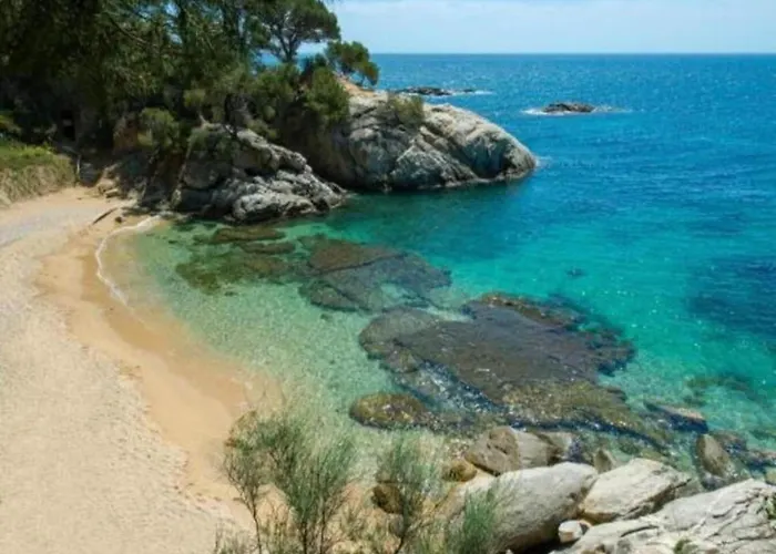 In Catalonia Near Cala Pedrosa Сasa de vacaciones