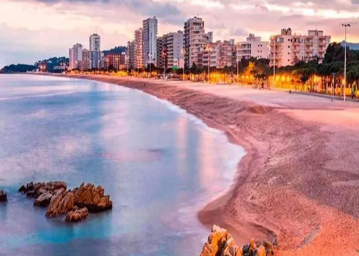 In Catalonia Near Cala Pedrosa Сasa de vacaciones *